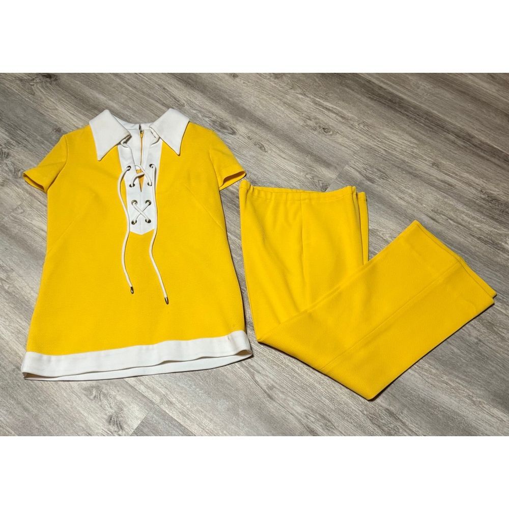 Vintage 2‎ piece outfit super cute warm yellow